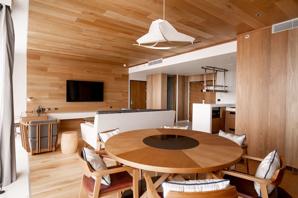 Suite, Club Lounge Access, Harbor View (Derwent) thumbnail 5