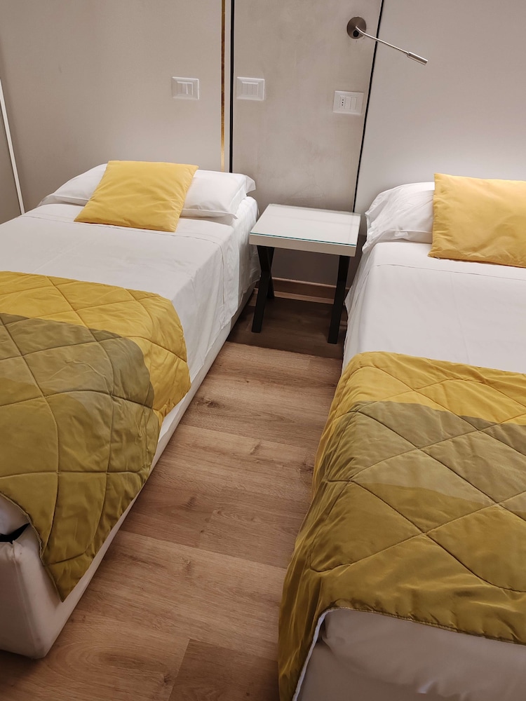 Standard Room, 1 Queen Bed, Balcony, Sea View photo 2