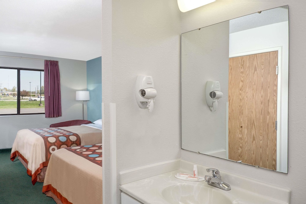 Standard Room, 2 Queen Beds - Photo 5