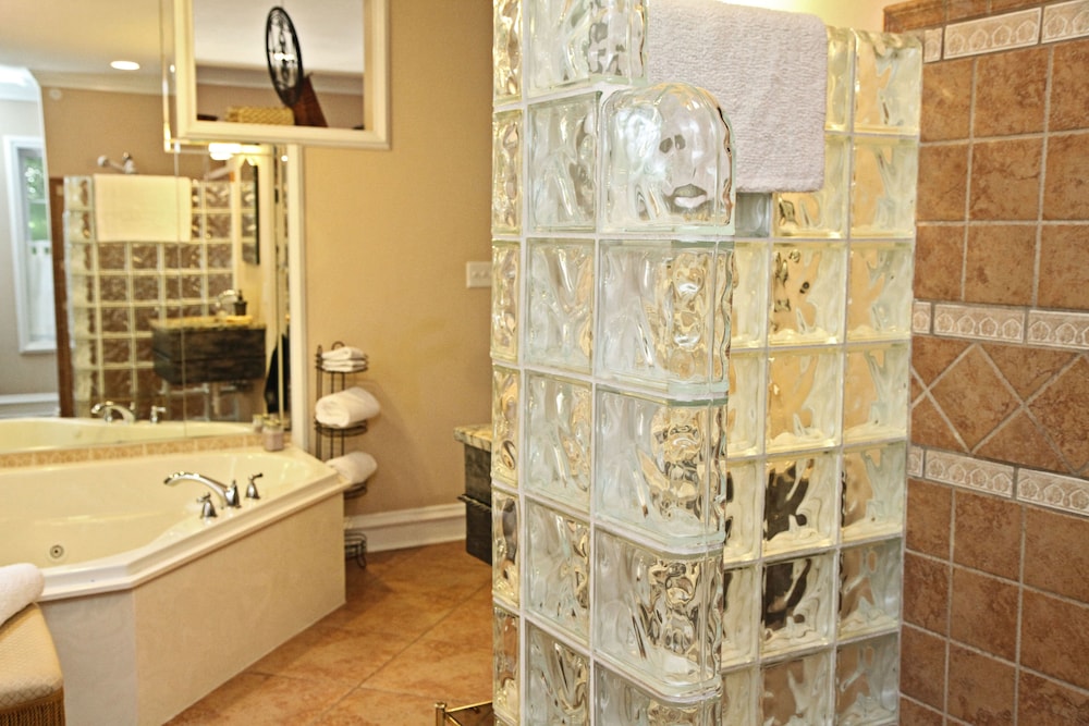 Room, Private Bathroom (Copper Cottage Pet room) photo 3