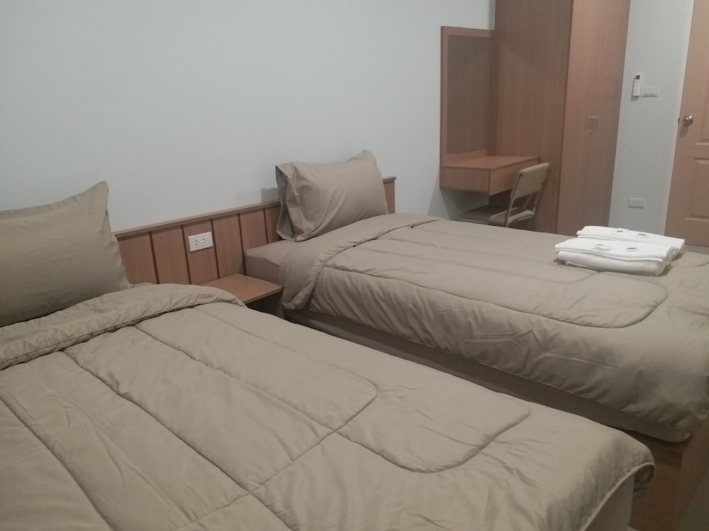 Standard Twin Room - Photo 17