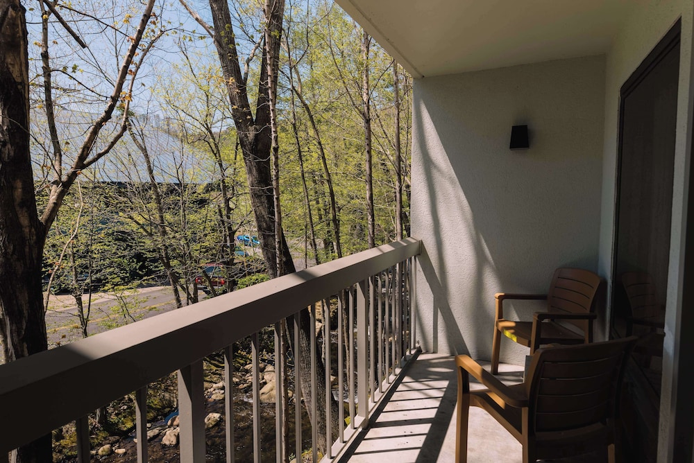 Room, 1 King Bed, Fireplace (Creek View) - Photo 3
