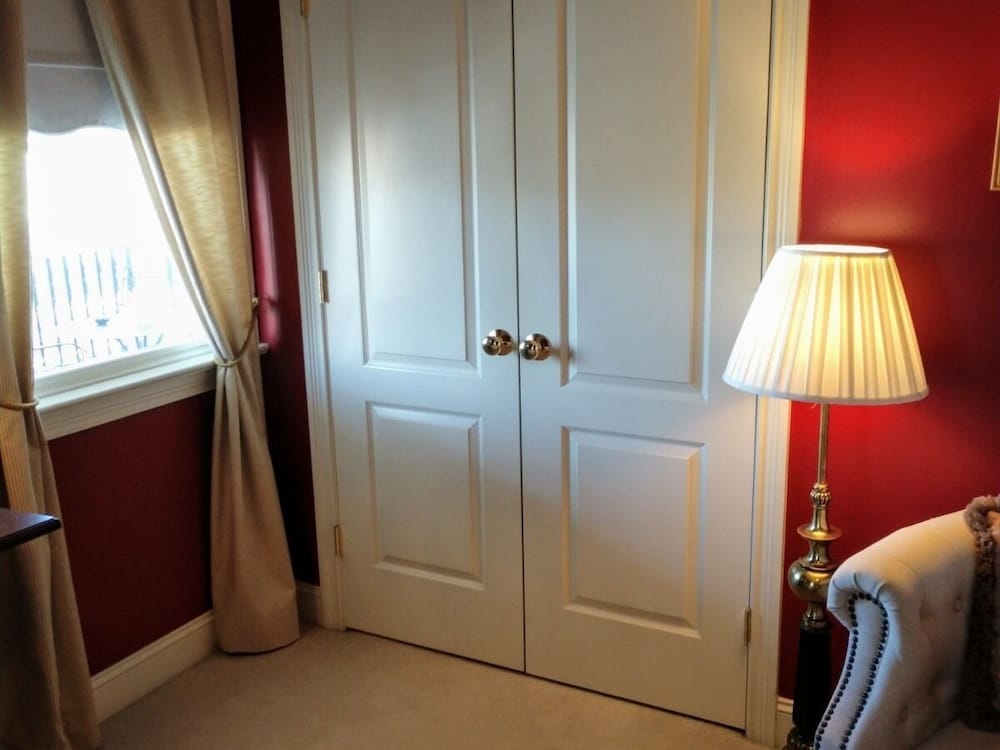 Standard Double Room, Ensuite (Red Room) photo 3