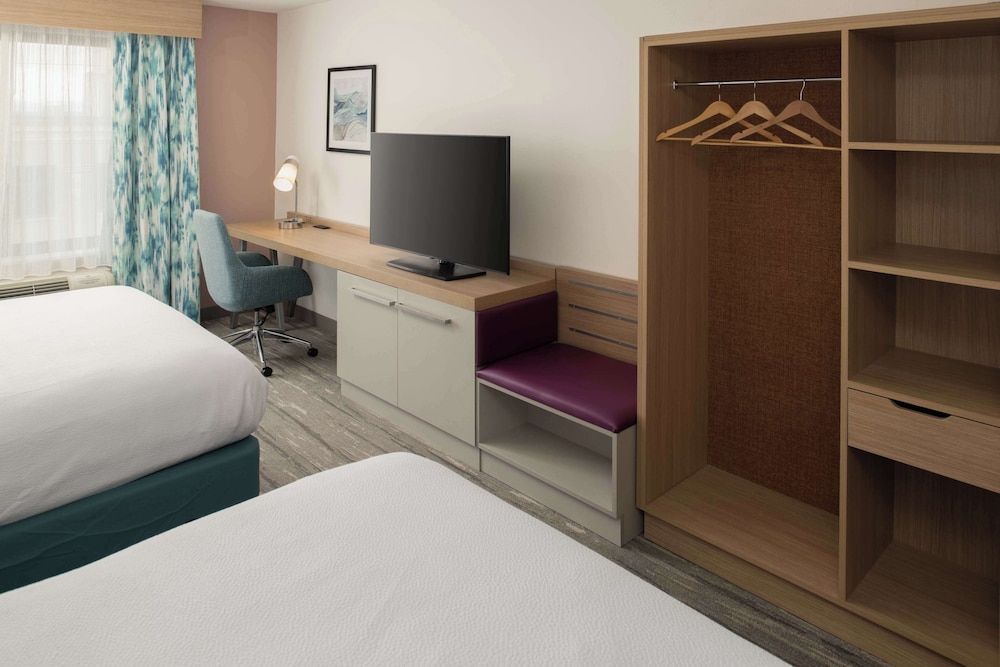 Room, 2 Queen Beds, Accessible, Bathtub