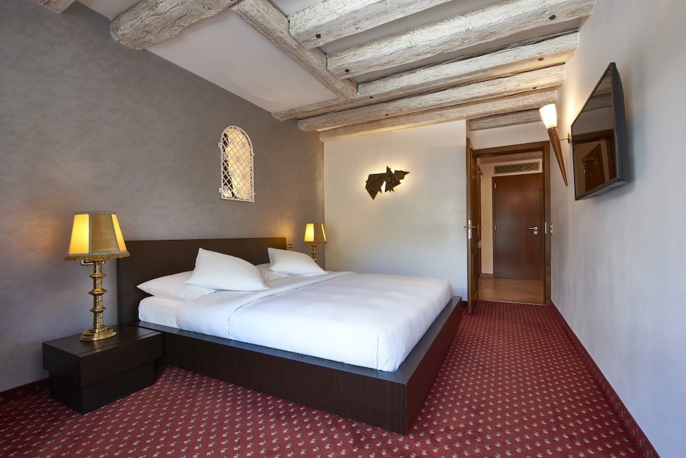 Luxury Suite