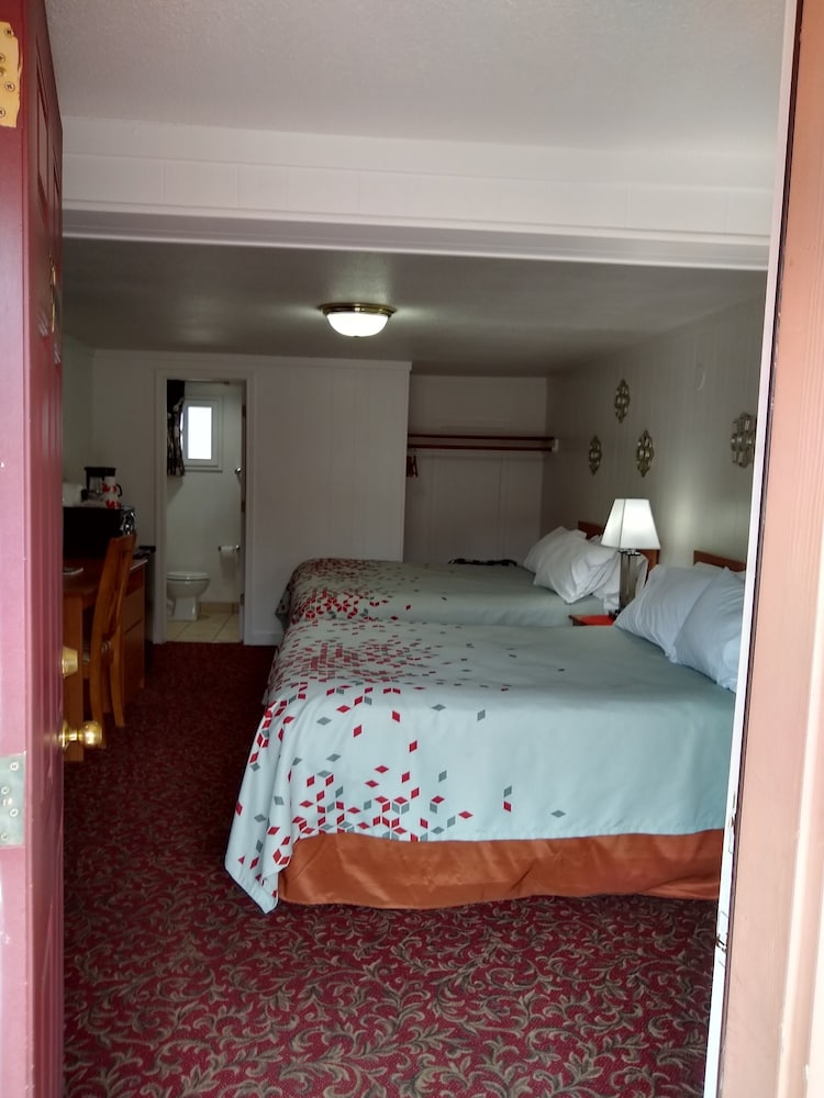 Room, 2 Queen Beds, Non-smoking - Photo 2