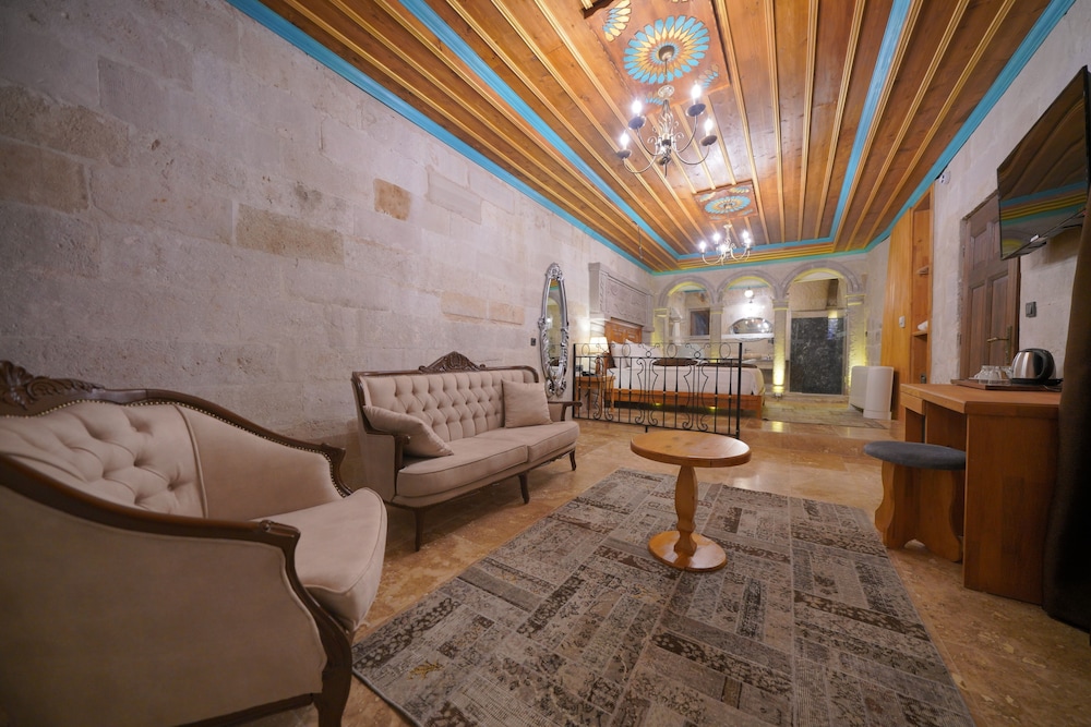 Deluxe King Suite With Balcony photo 1