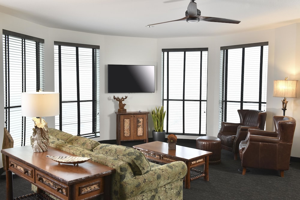 Junior Theme Suite with Whirlpool photo 1