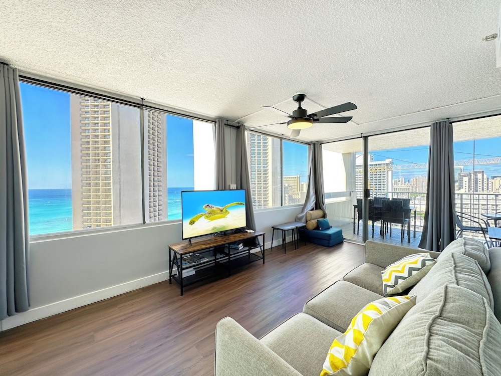 Pacific Monarch - 1 BR - Ocean & City Views: Apartment, 1 Queen Bed With Sofa Bed, Ocean View photo