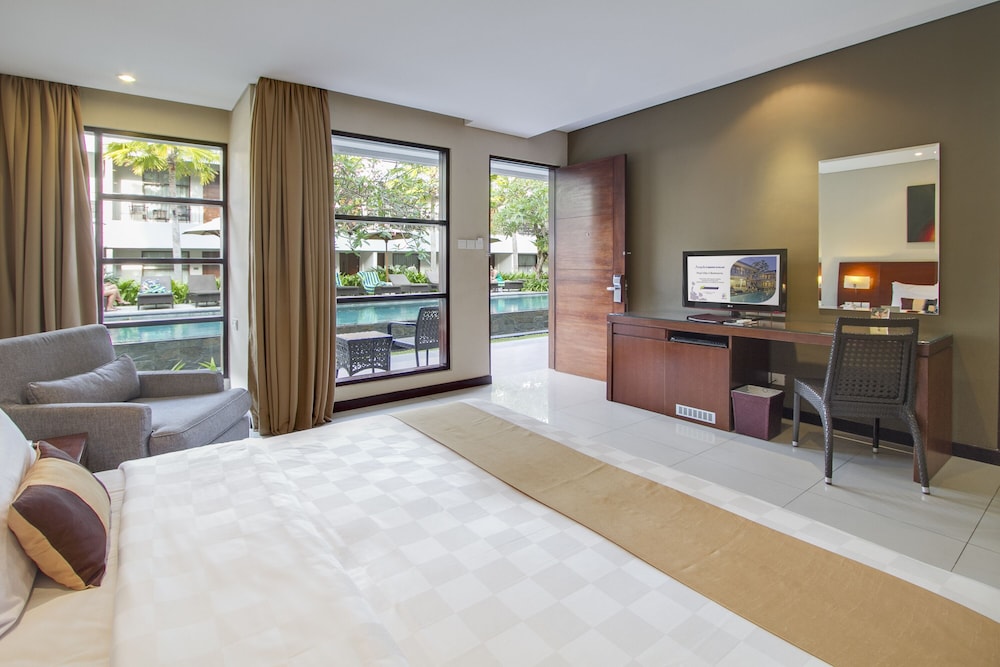 Deluxe Pool Terrace