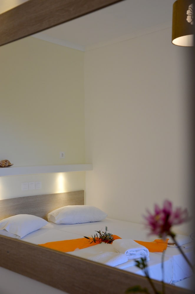 Deluxe Double Room, 1 Double Bed with Sofa bed - Photo 3