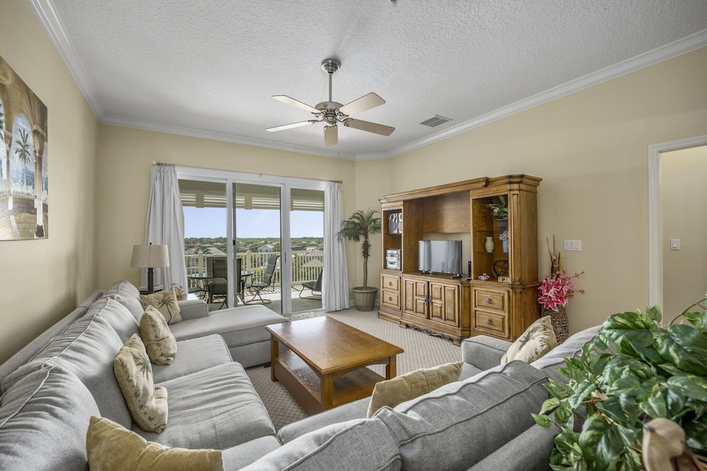 Condo (#952 - No Pets)