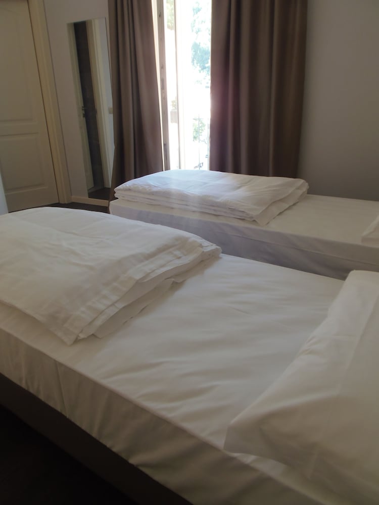 Double Room (102)