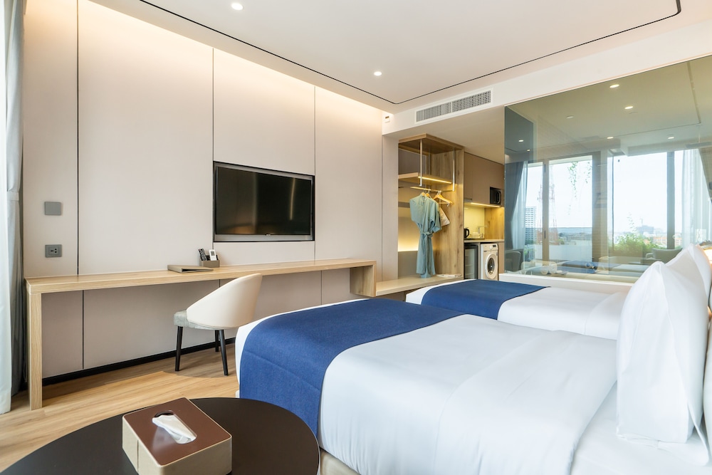 Deluxe Double or Twin Room - Photo 7