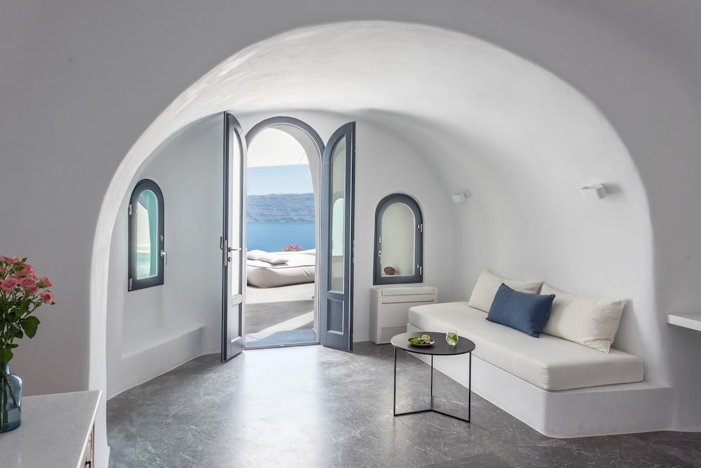 Suite, Plunge Pool, Caldera View (Artist's)