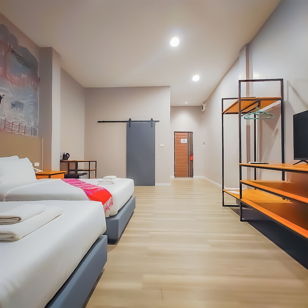 Deluxe Double or Twin Room - Photo 13