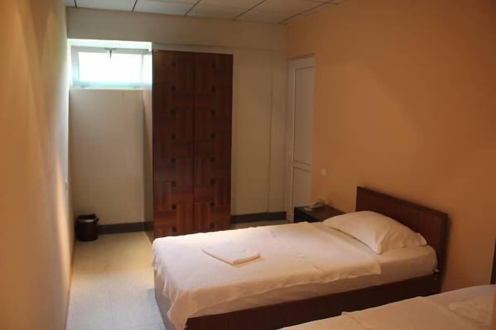 Economy Twin Room photo 3