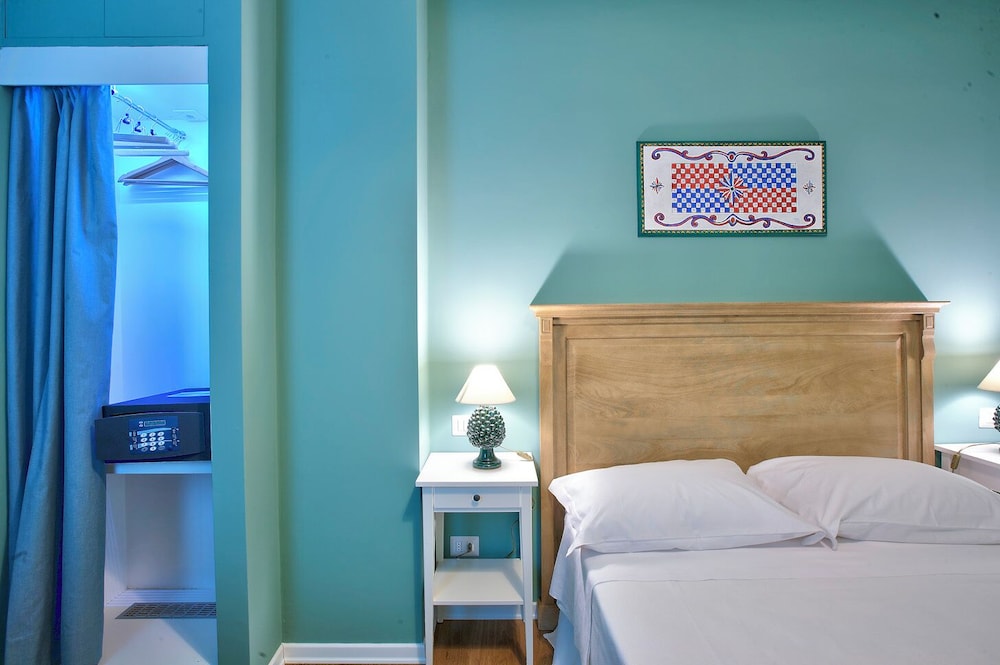 Suite, City View