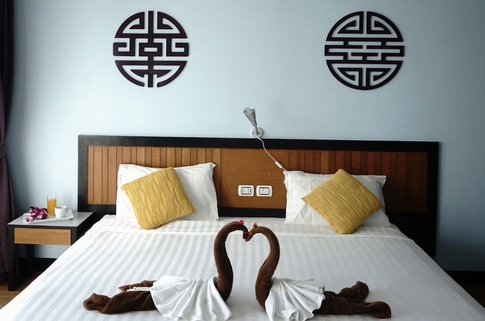 Deluxe Pool View Room - Photo 1