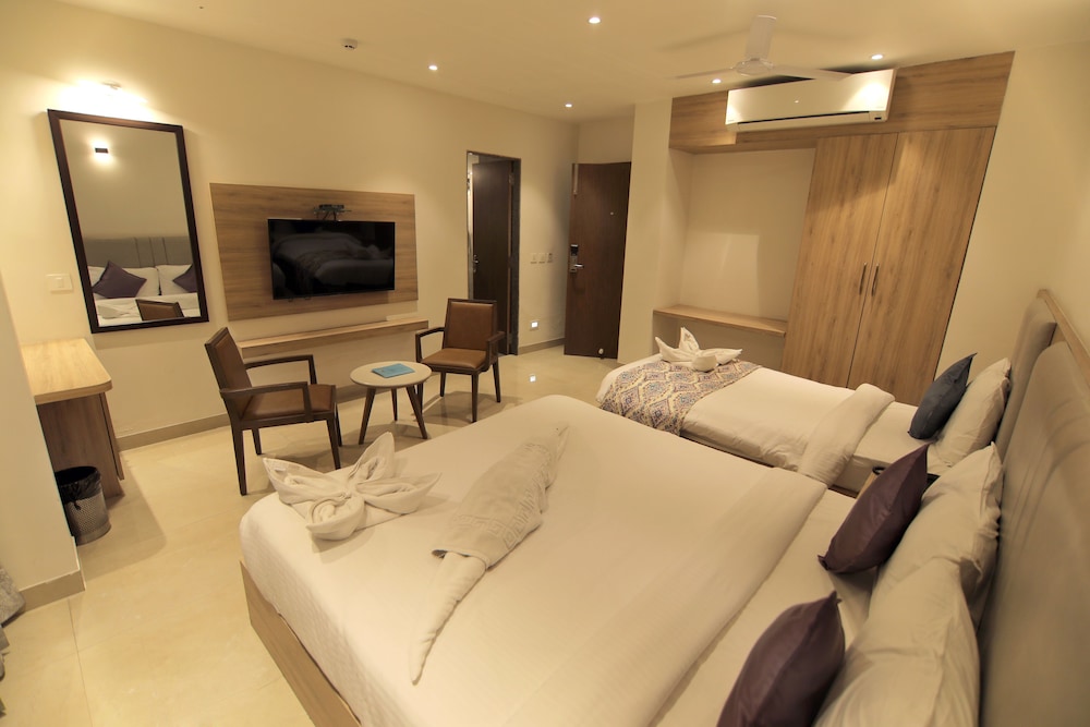 Family Room - Photo 5