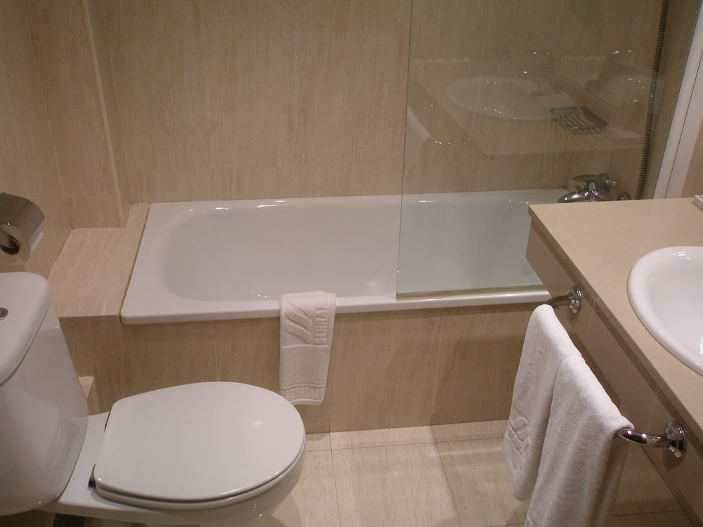 Standard Double Room - Photo 7