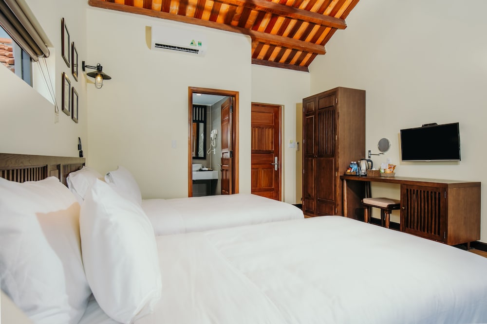 Deluxe Double or Twin Room, River View - Photo 4