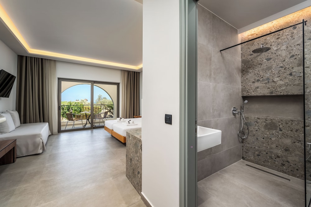 Deluxe Studio Suite, Balcony, Garden View