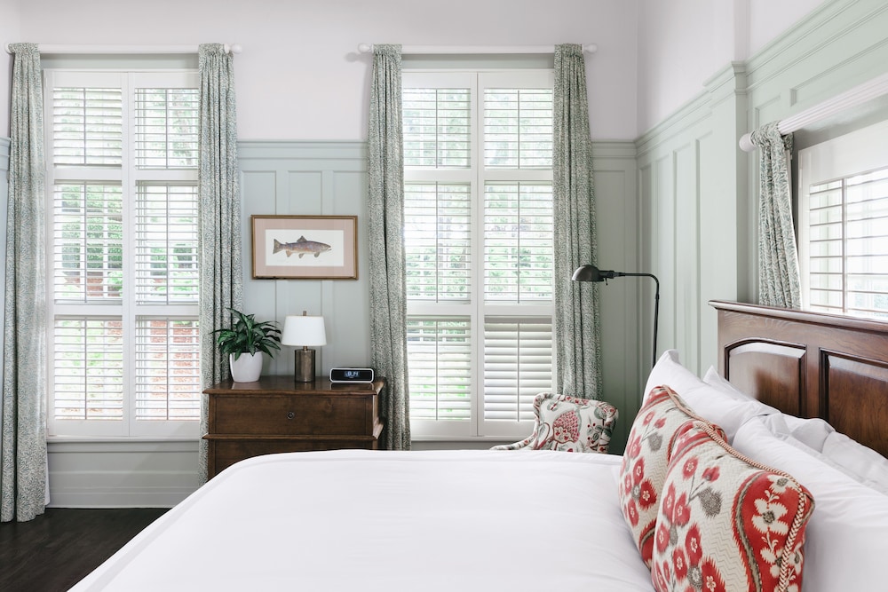 Deluxe Room, 1 King Bed (Cottage)