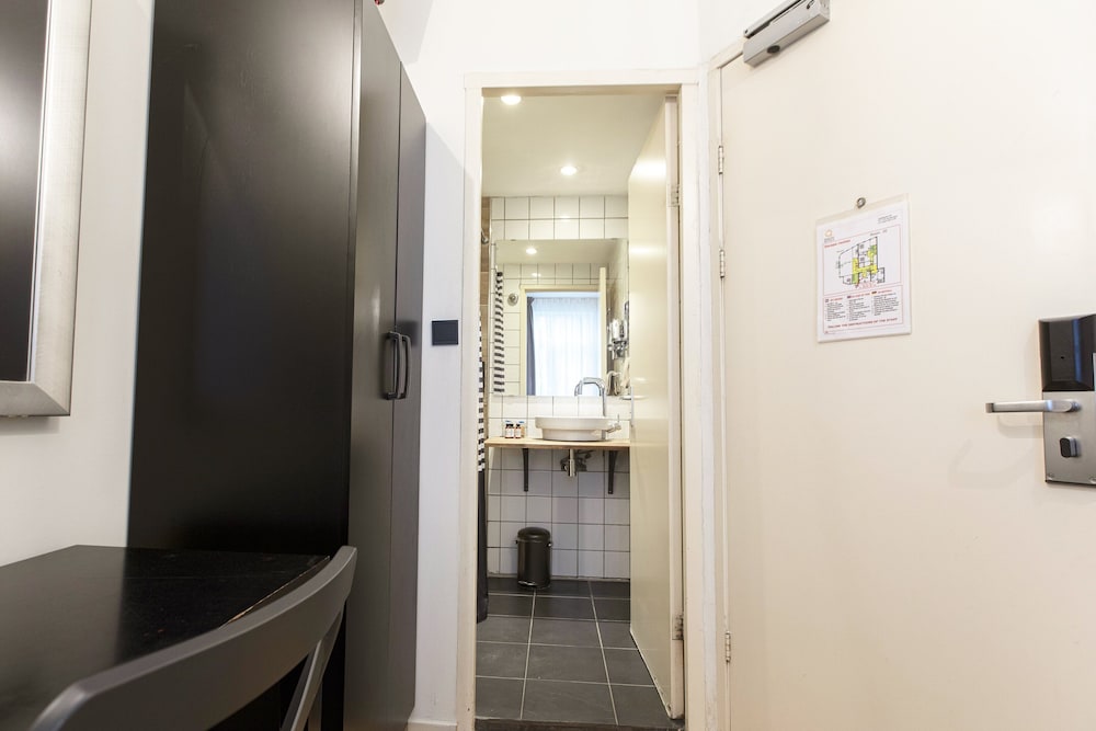 Double Room, 1 Double Bed, Private Bathroom (small) photo 3
