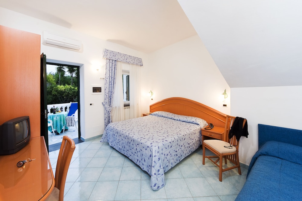 Double Room - Photo 2