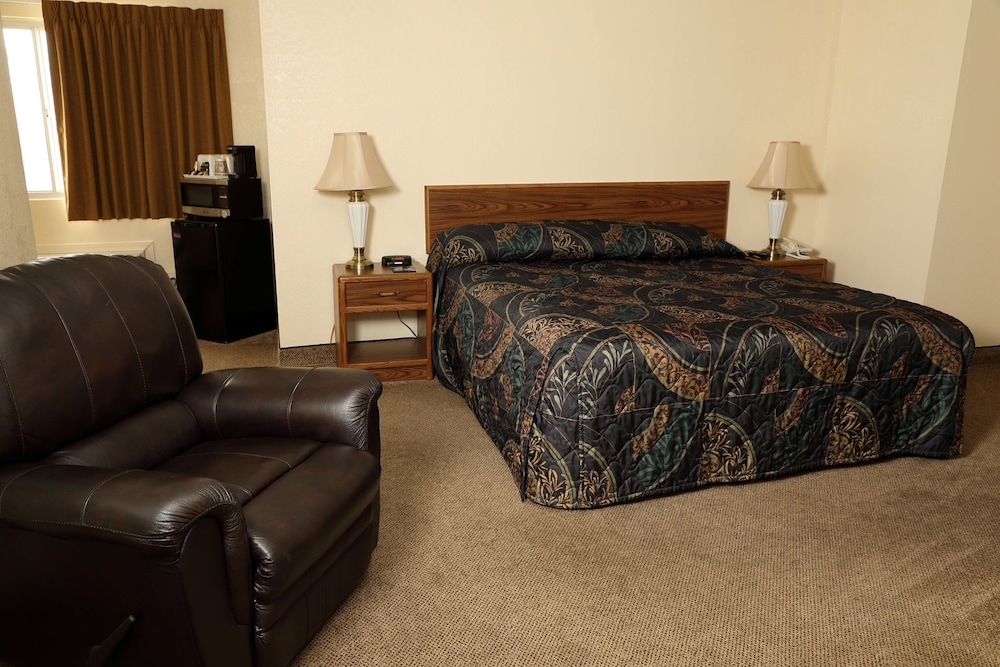 Standard Room, 1 Queen Bed, Non Smoking - Photo 12