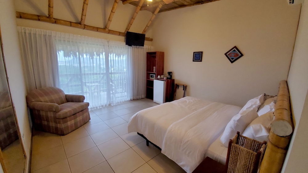 Deluxe Double Room with Balcony and Sea View photo 3