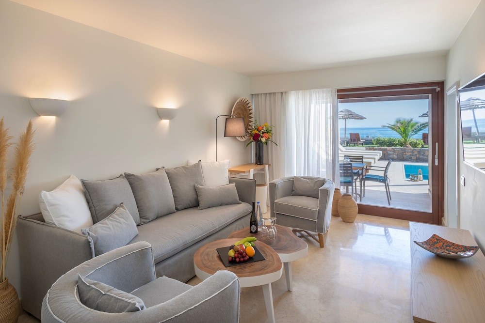 Suite, Private Pool (2+1) photo 2