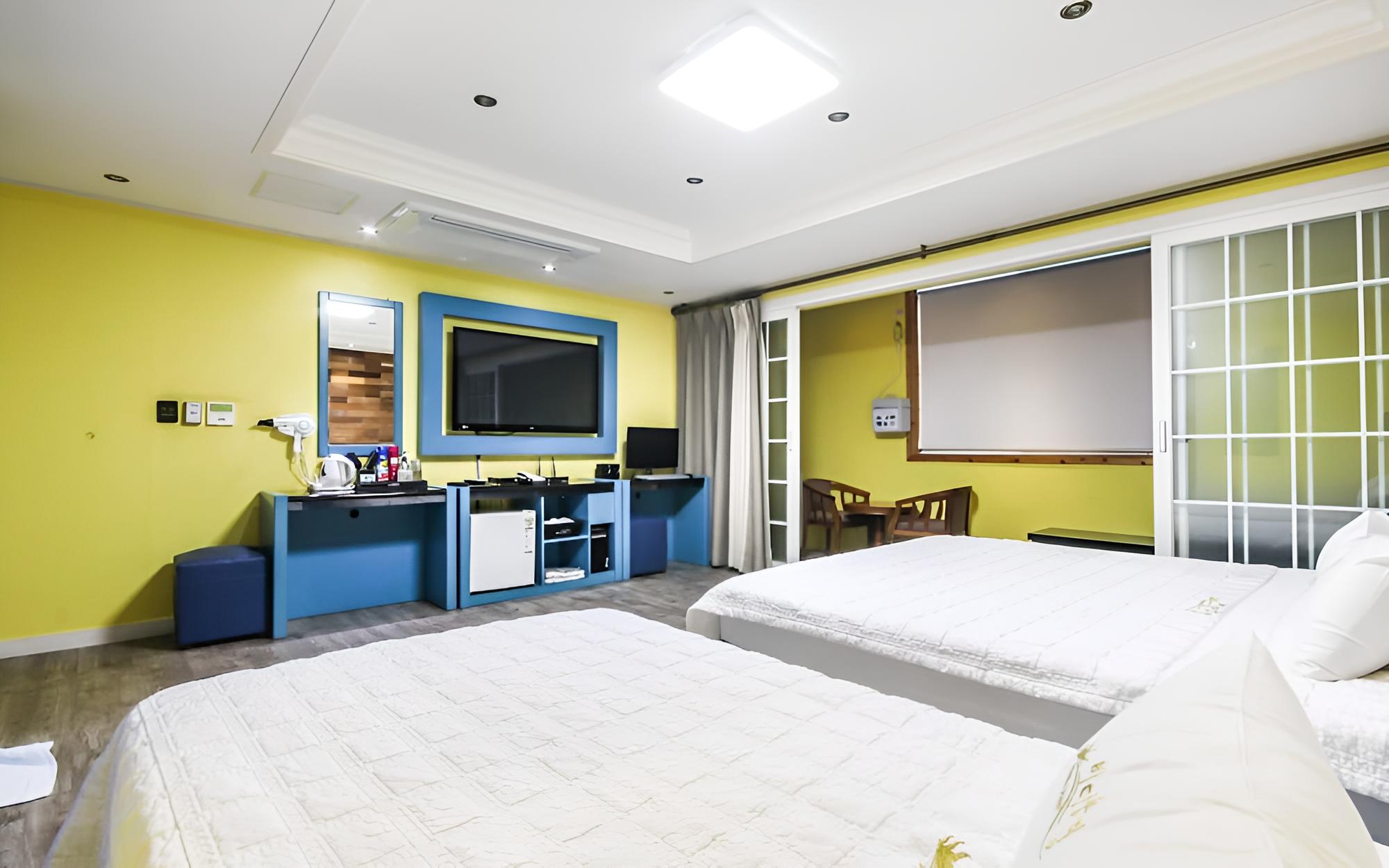 Room (Twin) - Photo 4