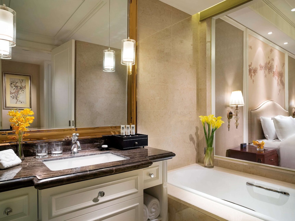 Luxury Room, 2 Twin Beds, City View photo 2