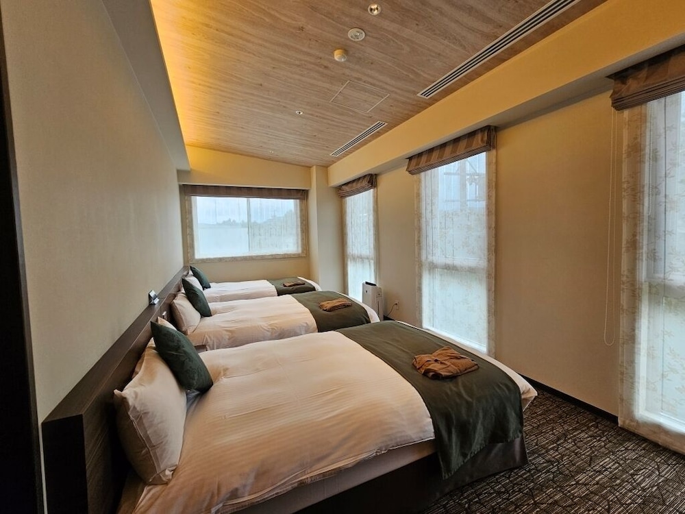 Annex Deluxe Triple Room