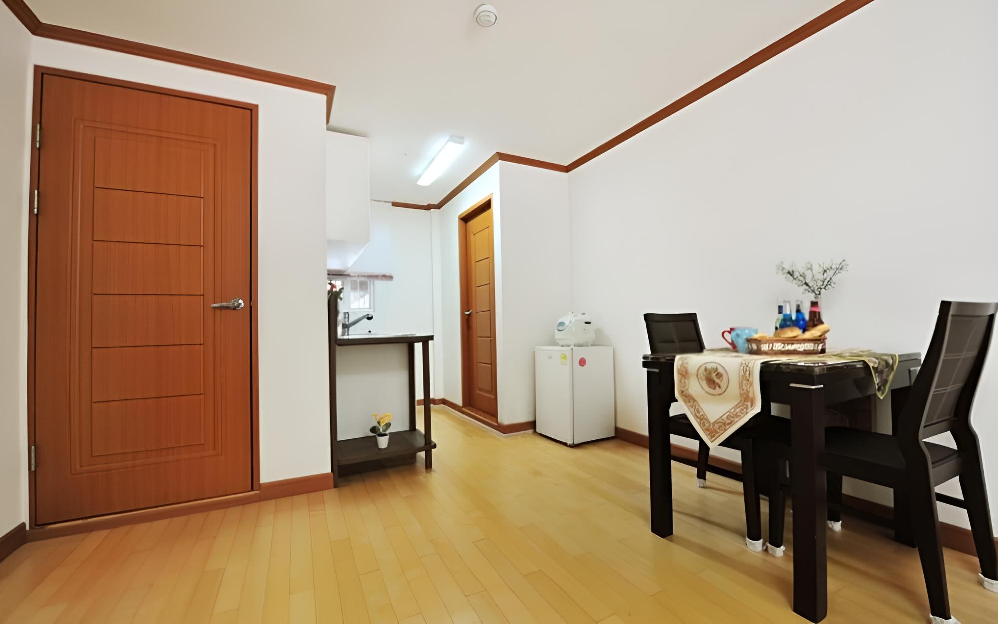 Room (Daisy (Couple Room Bed Room))