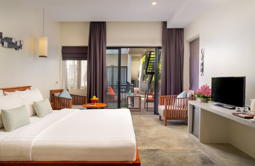 Classic Room, Pool View
