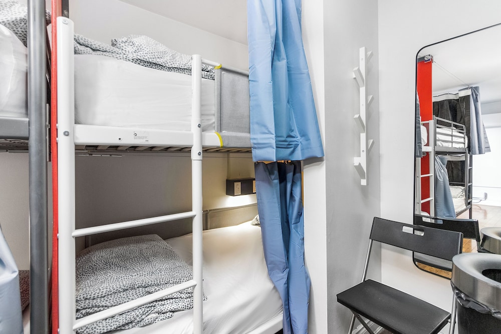 Private 6-Bed Dorm