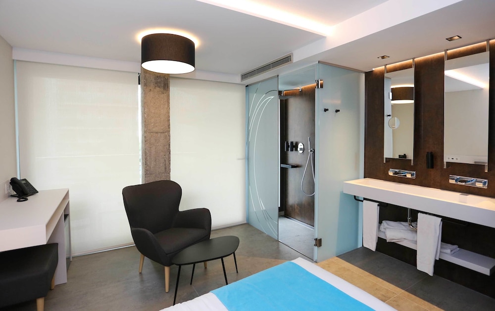 Triple Room URBAN, Pool View - Photo 3
