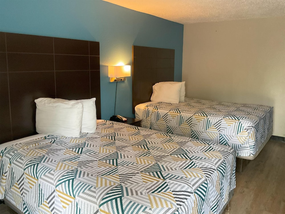 Standard Room, 2 Queen Beds, Non Smoking, Refrigerator & Microwave - Photo 1