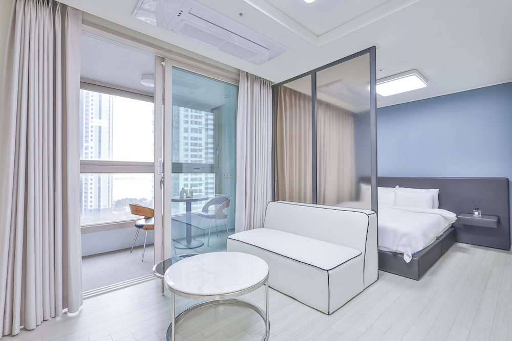 Deluxe Partition Room - Photo 1