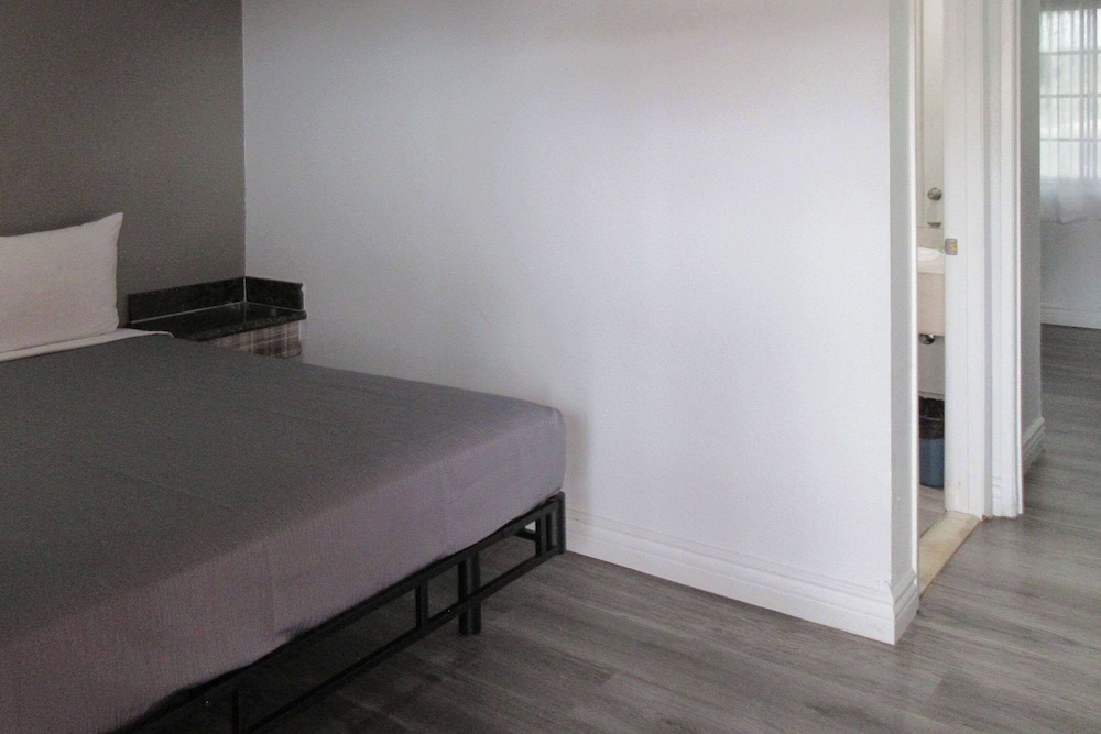 Standard Room, 2 Queen Beds, Non Smoking