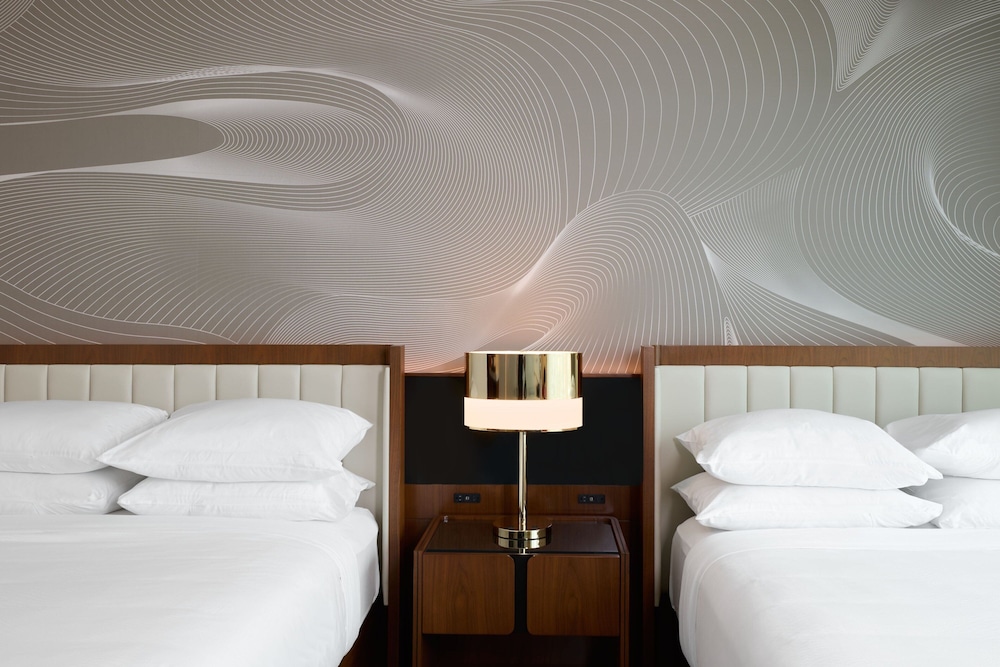 Standard Room, 2 Queen Beds (Hearing Accessible) photo 3