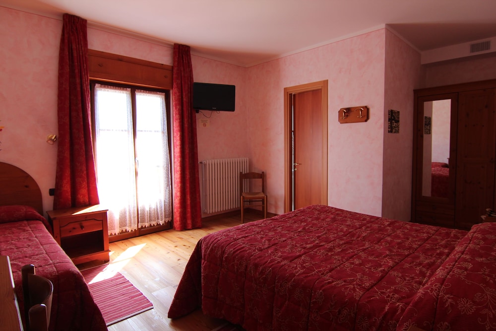 Standard Triple Room, Balcony, Mountain View photo 2
