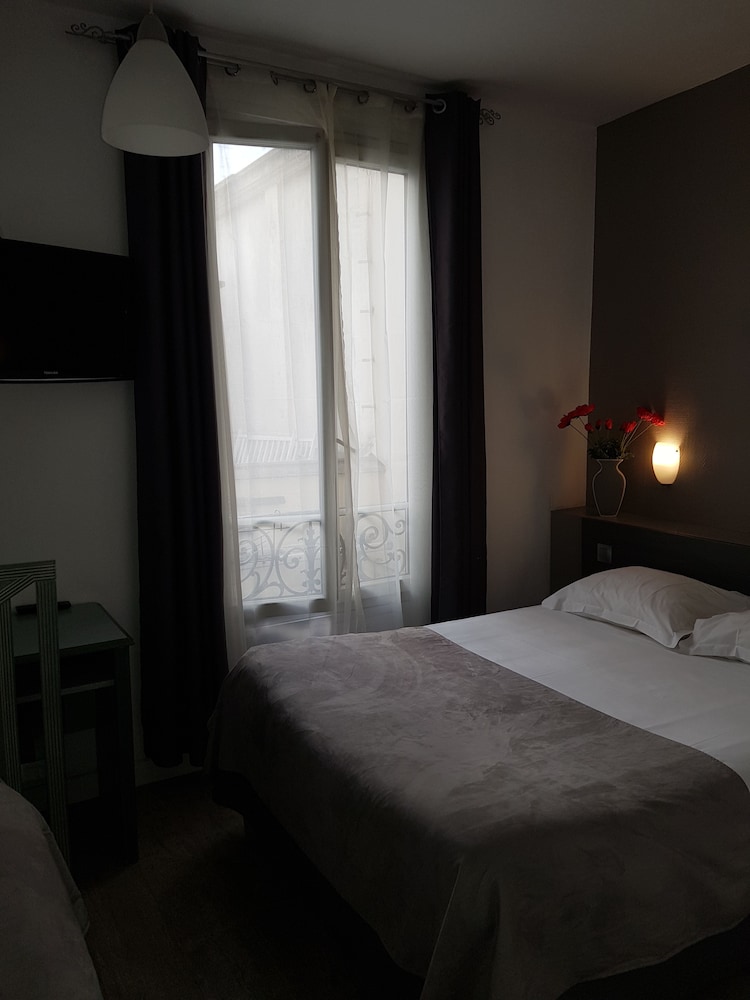 Classic Triple Room, Multiple Beds, City View photo 1