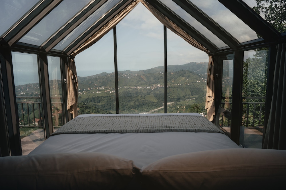 Honeymoon Bungalow, 1 Bedroom, River View, Slope side photo 2