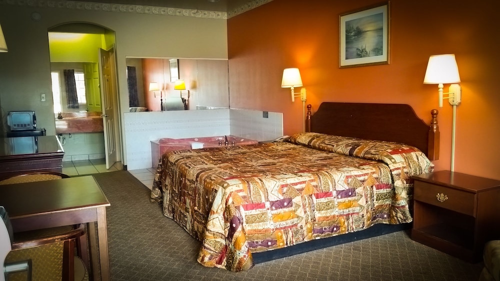 Standard Room, 1 King Bed, Smoking photo 3