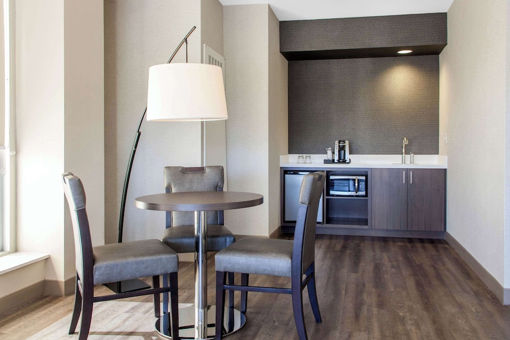 Suite, 1 King Bed With Sofa Bed, Accessible, Non Smoking
