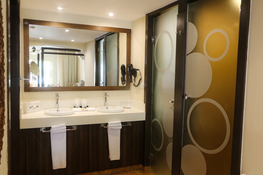 Junior Suite with Indoor Hot Tub photo 2
